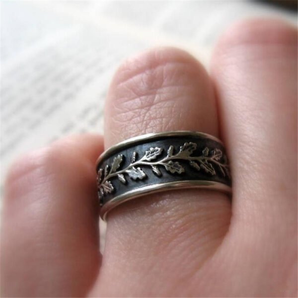 Retro Leaf Embossed Ring
